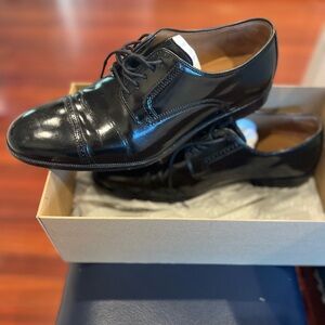 Johnson & Murphy Men's Black Leather Cap-Toe Dress Shoes